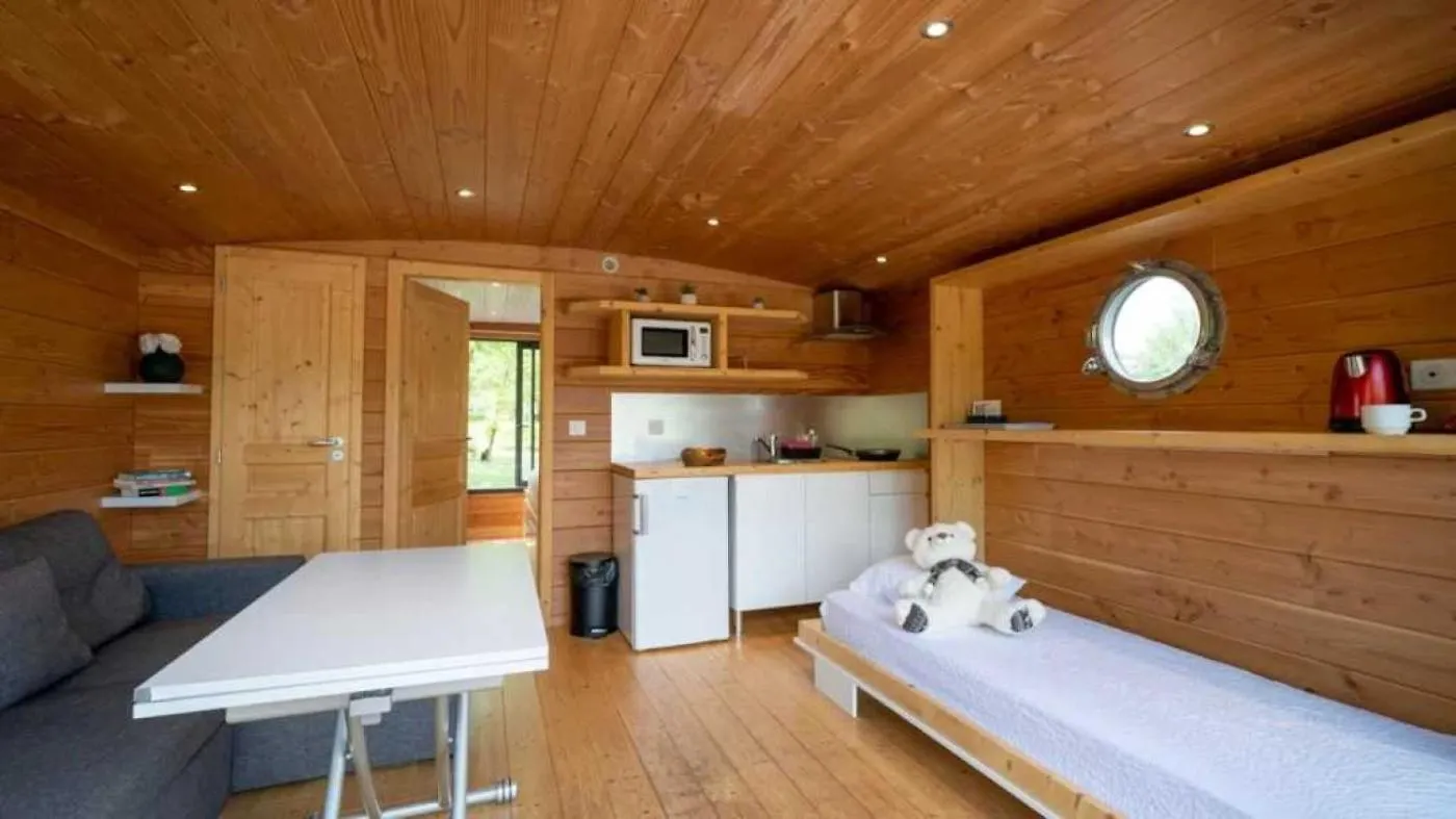 Cabane - Piscine - Eecede Chassenard 0*,